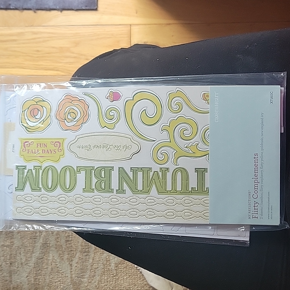 Complements for scrap booking
